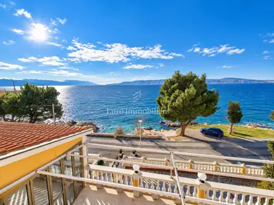 House 420 m², Novi Vinodolski - first row to the sea