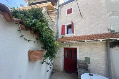 House 120 m², Ližnjan center, quiet location
