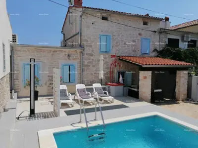 Top ponuda! Renovirana istarska kuća s bazenom i odvojenim apartmanom, Krnica! - 2