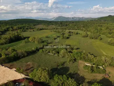 Građevinsko zemljište 1.018 m², Labin - blizu centra - 2