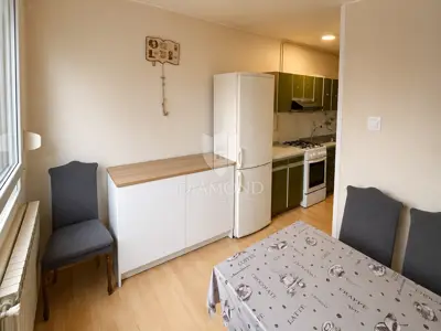 Stan 61 m², Prečko - trosoban, lift i lođa