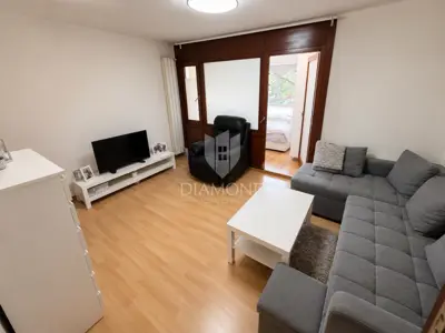 Stan 61 m², Prečko - trosoban, lift i lođa - 2