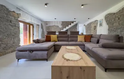 House 220 m², Svetvinčenat - pool and jacuzzi - 20