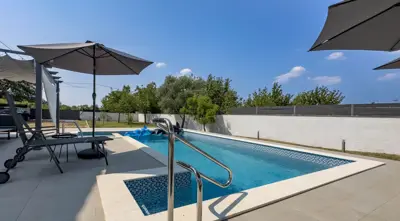House 220 m², Svetvinčenat - pool and jacuzzi - 3