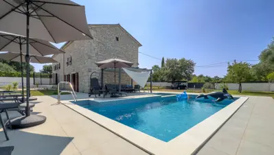 House 220 m², Svetvinčenat - pool and jacuzzi