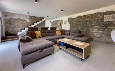 House 220 m², Svetvinčenat - pool and jacuzzi - 19