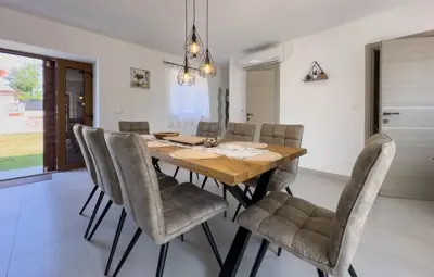 House 220 m², Svetvinčenat - pool and jacuzzi - 16