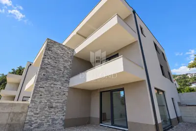 Stan 112 m², Ika - terasa 100 m² i pogled na more