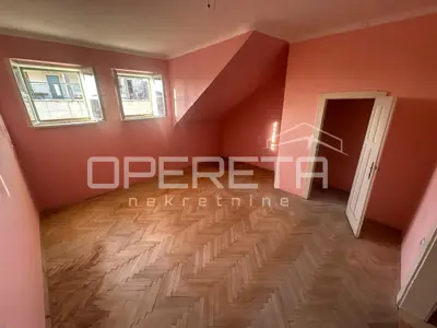 Stan 75 m², Split - Manuš, zadnji kat i mir