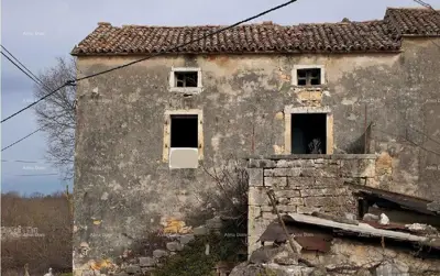 Kuća 60 m², Višnjan - istarska starina za obnovu