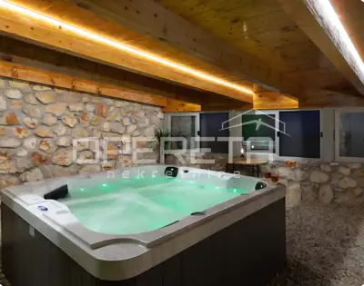 Brač, Milna - imanje na 10 000 m², investicijska prilika - 10