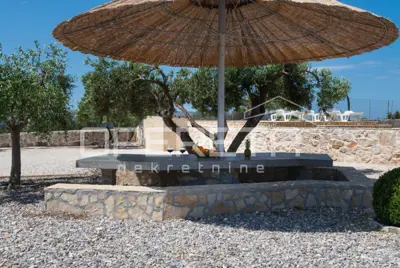 House for sale in Milna, 230 m²