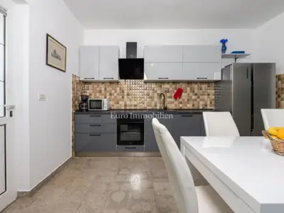 Kuća 198 m², Labin - prizemnica s bazenom i zelenilom - 6