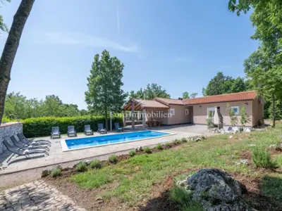 Kuća 198 m², Labin - prizemnica s bazenom i zelenilom