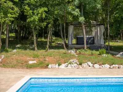 Kuća 198 m², Labin - prizemnica s bazenom i zelenilom - 16
