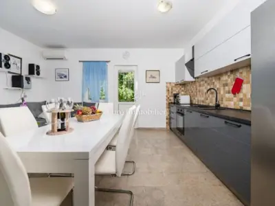 Kuća 198 m², Labin - prizemnica s bazenom i zelenilom - 5