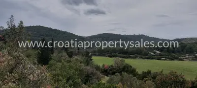 Poljoprivredno zemljište 7.490 m², Vis - privatnost i pogled
