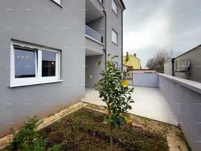 Wir verkaufen eine neue Wohnung mit 63 m² in Peroj!