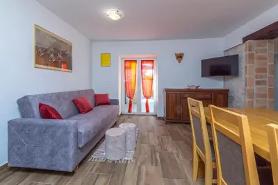 House 90 m², Svetvinčenat - quiet location near Pula - 15