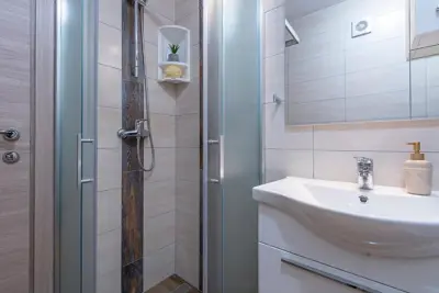 House 90 m², Svetvinčenat - quiet location near Pula - 10