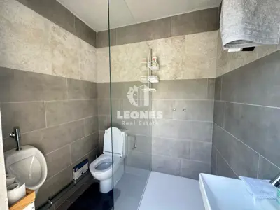 House in Novigrad, sea view and three apartments - 4