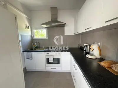 House in Novigrad, sea view and three apartments - 3