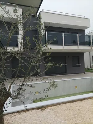 Moderna vila za odmor u zatvorenom kompleksu sa vilama na samoj obali mora. - 3