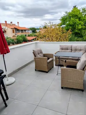 Kuća 250 m², Medulin - 3 apartmana i terasa - 2