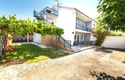 House 250 m², Medulin - 3 apartments and terrace