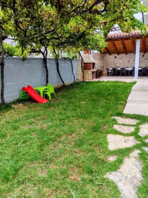 Kuća 250 m², Medulin - 3 apartmana i terasa - 3