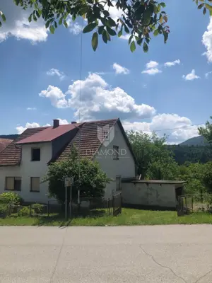 Prostrana obiteljska kuća s velikom okućnicom u idiličnom prirodnom ok - 2