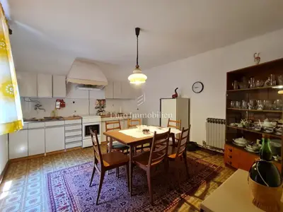 Kuća s velikom okućnicom u okolici Pule - 5