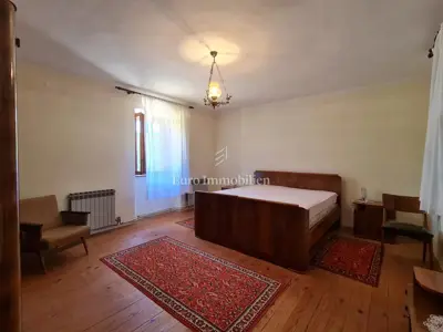 Kuća s velikom okućnicom u okolici Pule - 9