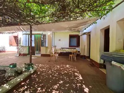 Kuća s velikom okućnicom u okolici Pule - 4