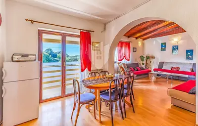 Pula, Haus mit Pool in ruhiger Lage - 3