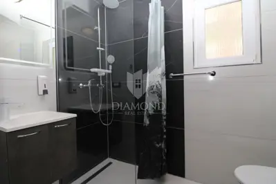 Stan 60 m², Bribir - pogled na more i dvije terase - 11