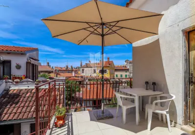 Stan 79 m², Rovinj centar - 3 spavaće sobe i terasa