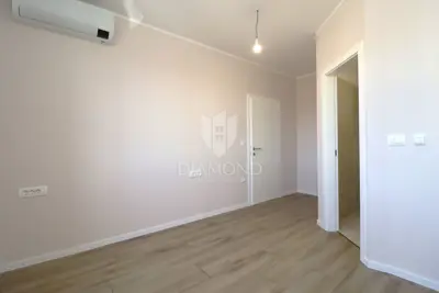 Stan 113 m², Poreč - 3 spavaće sobe, 3 kupaonice - 2