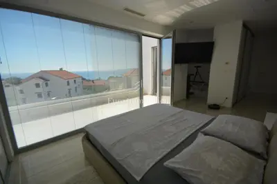 Vila 400 m², Krk - pogled na more i bazen - 17