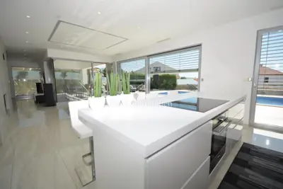 Vila 400 m², Krk - pogled na more i bazen - 11