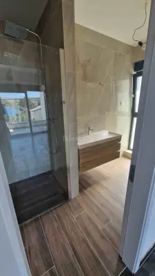 Kuća 220 m², Stara Novalja - pogled na more i bazen - 5