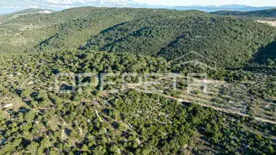 Landwirtschaftsfläche 1.529 m², Povlja auf Brač, ruhige Lage
