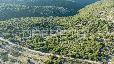 Landwirtschaftsfläche 1.529 m², Povlja auf Brač, ruhige Lage - 3