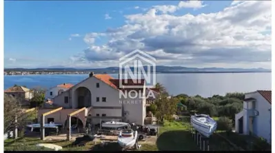 PRVIĆ Šepurine – Građevinsko zemljište 790 m² | Blizina mora | Pristup - 15