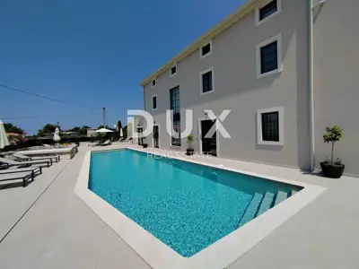 Villa 320 m², Poreč - 5 Schlafzimmer und 5 Badezimmer - 9