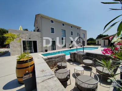 Villa 320 m², Poreč - 5 Schlafzimmer und 5 Badezimmer