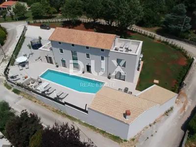 Villa 320 m², Poreč - 5 Schlafzimmer und 5 Badezimmer - 2