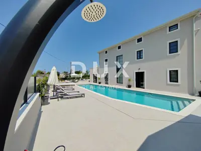 Villa 320 m², Poreč - 5 Schlafzimmer und 5 Badezimmer - 13