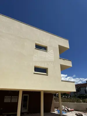 ZADAR, BILI BRIG, Dvosoban stan s vrtom, 93 m² - 2