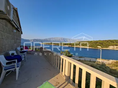 Kamena vila 400 m², Povlja na Braču, prvi red do mora - 2